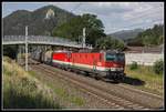1144 103 + 1144 288 mit Güterzug in Stübing am 24.06.2020.