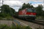 Die Innsbrucker 1144 202 bringt am 27.06.07 einen Gterzug bei Brannenburg, leider im Schatten Richtung Sden. Bei Brixlegg wurde der Zug erneut fotografiert.