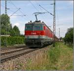 Nach der morgendlichen Tour mit einem vollen Kalkzug nach Rohrdorf (Bild ID 126572), fahren die beiden Innsbrucker 1144 216 und 234 gegen 11:44 Uhr mit einem leeren Zug zurck nach Kufstein.