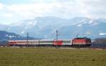 Der IC502  Eurothermenresorts  von Graz  nach Linz war am 08.03.2009 mit einem buntgemischtem  Wagensatz gezogen von der 1144 270 zwischen  Nussbach und Wartberg/Kr.