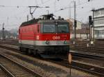 Die 1144 218 am 14.03.2009 bei der Durchfahrt in Regensburg Hbf.