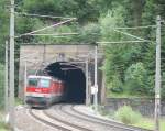 1144 237 fhrt mit einem Lokzug gebildet aus zwei weiteren Schwestermaschinen aus dem St.Jodok Tunnel um sich die Brennerbahn runterzubremsen.