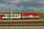 1144 208 (Rail Cargo Austria) zieht am 11.5.2005 eine CityShuttle Garnietur Richtung Spielfeld (aufgenommen beim CargoCenter Graz)