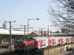 Eine 1144 fhrt mit REX 2108 Richtung Gmnd N durch 
Wien Nudorf. 27.2.10