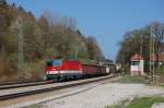 1144 252 mit Gterzug am 09.04.2011 in Aling