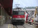 1144 205 steht am 10. August 2011 mit dem IC 519 nach Graz Hbf im Salzburger Hbf.