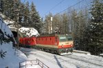 1144.092+1116.255  G-47682  bei  der  Ausfahrt  aus  dem  Kartnerkogel-Tunnel.  Semmering  8.2.12