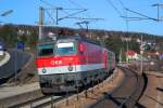 1144 266 durchfhrt mit einem Personenzug den Bahnhof Drrwien am spten Nachmittag den 22.02.2012 Richtung St.Plten.
