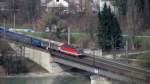 1144 222 berquerte am 4.4.2012 mit einem Terratrans-Gterzug nach Mnchen die Innbrcke in Brixlegg.