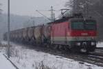 1144 220 mit Kesselwagenzug am 15.02.2013 in Aling.