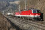 1144.120 (Rupert) und 1144.266 ziehen am 26.02.2014 einen Güterzug bei Wartberg im Mürztal Richtung Norden.