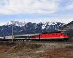 Die 1144 118-7 der ÖBB vor einer Rollenden Landstraße in der nähe von Wörgl am 15.02.14 