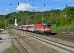 1144 026 mit einem REX nach Linz am 25.04.2014 bei der Einfahrt in Wernstein am Inn.