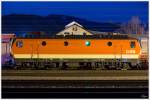 Schachbrett 1144 092 fotografiert zur blauen Stunde im Bahnhof Knittelfeld.