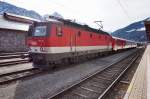 1144 261-5 mit einer 2-teiligen CittyShuttle-Garnitur, am 2.3.2016 in Lienz.