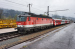 1144 285-4 mit S1 4262 (Greifenburg-Weißensee - Villach Hbf), am 8.4.2016 in Greifenburg-Weißensee.
Aufgrund von Gleisbauarbeiten verkehrte von Lienz bis Greifenburg statt des Zuges ein SEV-Bus.