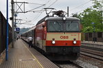 1144.092 mit der besonderen Lackierung am 29. Mai 2016 im Bahnhof Bad Schallerbach-Wallern. Offensichtlich wird im Frontbereich die Kontrollziffer nicht mehr angeschrieben. 