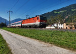 1144 068-4 fährt mit dem D 736 (Lienz - Villach Hbf), bei Leßnig, nahe Kleblach-Lind, vorüber.