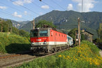 Am Morgen des 24.9.16 fährt 1144.105 mit EC-151 mit dem Schneeberg im Hintergrund durch Küb.