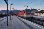 1144 052-8 und 1016 030-9 durchfahren mit einem Autozug von DB-SCHENKER, den Bahnhof Spittal-Millstättersee.
Aufgenommen am 17.12.2016.