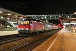 Am 23.2.17 wurde der EN-233 erfreulicherweise statt dem planmässigen Taurus,mit der 1144.101 bespannt,hier beim Halt in Wr.Neustadt Hbf.