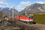 Die ganz frisch geputzte 1144.210 leistet der 1116.280 dem bergwärts fahrenden G-49413 am Payerbachgraben-Viadukt Vorspann. 25.2.17