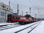 Die 1163 004 am 13.02.2010 bei einer Rangierfahrt im Salzburger Hbf.