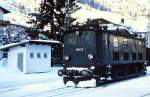 1180.03 verläßt nach beendetem Räumdienst im Bahnhof St. Anton am Arlberg diesen wieder in Richtung Heimat (Bludenz). Die Aufnahme entstand Mitte der 1970er Jahre an einem Wochentag zwischen dem 3. und 4. Advent.