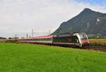 Die ÖBB-Weltrekord E-Lok 1216 025-7 auf der Fahrt durch das Inntal bei Niederaudorf am 22.09.17 