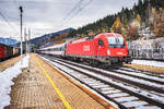 1216 004-2 fährt mit dem EC 31 (Wien Hbf - Klagenfurt Hbf - Udine - Venezia S. Lucia) aus dem Bahnhof Tarvisio Boscoverde aus.
Aufgenommen am 11.11.2017.