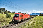 1216 145-3 fährt mit einem KLV, auf der Fahrt nach Fürnitz, bei Schlatten, nahe Rosenbach vorüber.