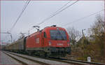 OBB 1216 142 zieht Güterzug durch Maribor-Tabor Richtung Norden. /19.11.2020