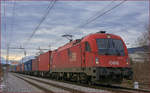 OBB 1216 147 zieht Containerzug durch Maribor-Tabor Richtung Norden. /3.2.2021