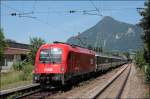 1216 236 schleppt den OEC 162  TRANSALPIN  durch den Bahnhof Oberaudorf Richtung Kufstein.