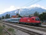 1216 142 (BB) mit IC 311 Villach (sterreich)-Zagreb Glavni Kolod (Kroatien) auf Bahnhof Lesce Bled (Slovenien) am 9-8-2010.