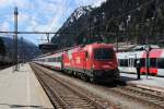 1216 015 mit EC 88 am 13.04.2013 im Bahnhof Brenner.