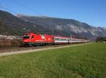 Die 1216 016 mit einem Brenner EC am 17.11.2012 unterwegs bei Schwaz.