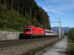 Die 1216 008 mit einem Brenner EC am 18.10.2014 unterwegs bei Kufstein.
