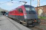ÖBB 1216 239 schiebt eine RailJet-Garnitur nach Graz, hier im Mai 2024 in Dresden-Neustadt