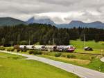 Am 06.07.2012 ist 1216 020 mit dem DG 45145 von Reutte i. Tirol nach Hall i. Tirol unterwegs. Hier ist der Zug soeben aus Klais ausgefahren.