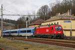 1616 227 mit RJ75 durchfährt am 28.11.2016 den Bahnhof Brezova nad Svitavou.