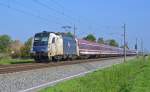 1216 953 überführte am 05.10.14 den Leerreisezug der Müller-Touren nach Halle(S). Hier passiert der Partysonderzug Braschwitz.