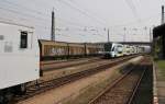 Richtig was los 2.4.2014 im Bahnhof Kirchstetten. Ein Regionalzug wartet auf Gleis 1 auf die Weiterfahrt nach St. Pölten, während die Westbahn (Wien West-Salzburg) auf Gleis 2 Richtung St. Pölten den Regionalzug überholt. Auf Gleis 4 wartet noch ein Güterzug mit der 193 873-7 auf die Weiterfahrt nach Wien, da zwischen Kirchstetten und Neulengbach nur ein Gleis zur Verfügung stand. Normalerweise fährt die Westbahn über die Neubaustrecke, doch durch die Umleitung hat sie gut 15-20 min Verspätung.