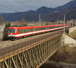 Heute vor genau zehn Jahren also am 07. März 2008 waren die Garnituren 4010 013 sowie 4010 001 als IC 518  Karl Böhm  von Graz nach Salzburg unterwegs und wurde von mir kurz vor dem ersten planmäßigen Aufenthalt in Leoben, während der Querung über die Mur fotografiert.

