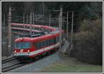 Das Ende ist nher als man glaubt. 4010 016 als IC 550 von Graz nach Wien am 2.4.2006, aufgenommen von der „Apfelwiese“ aus, kurz nach Eichberg. Diese Triebwagen werden ab Fahrplanwechsel wegen fehlender NB auf der Sdbahn zwischen Graz und Wien nicht mehr regelmig eingesetzt werden. So wie es jetzt aussieht, wird nur mehr am Samstag eine Zug von Graz nach Wien, und ein Zug von Wien nach Graz mit der Reihe 4010 traktioniert werden