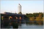 Am frhen Morgen des 31. Mai 2011 berquert dieses 4020-Tandem die Neue Donau-Brcke.