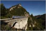 Ein Teil des UNESCO Weltkulturerbes Semmeringbahn, ist das 87 m lange Krausel-Klause-Viadukt, welches hier vom E-Triebwagen 4020 301 (R2968 Mrzzuschlag-Payerbach Reichenau) berfahren wird.