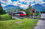 4024 097-0 fährt als S1 4223 (Friesach - Lienz) kurz vor der Haltestelle Berg im Drautal vorüber.