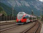 4024 076 verlsst als R 5116 von Innsbruck Hbf komment den Bahnhof Schwaz Richtung Rosenheim und wird in wenigen Minuten vom IC 88  Leonardo da Vinci  berholt.....