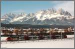 Diese Talentlein fuhr am 08.01.11 am Wilden Kaiser in Oberndorf (Tirol) an uns vorbei. Das schne Gebirge wird whrendessen von der wrmenden Sonne, die wir wir uns durch den Fhn herbeigeblasen haben, angestrahtl :)